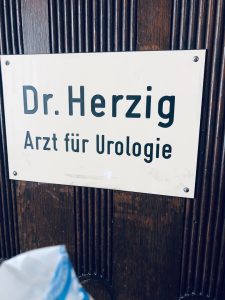 Praxis Dr. Herzig, Eingang